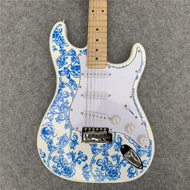 Chine Guitare électrique en porcelaine bleu et blanc de haute qualité Guitare blanche cadeau d'anniversaire livraison gratuite fournisseur