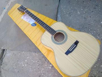Chine AAAA bois de pin tout Solid OM style de carrosserie guitare à 14 frettes bois importé sur mesure solide guitare électrique acoustique fournisseur