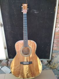 Chine AAAA fabriqué à la main Toutes les guitares en bois de pomme massif OM guitare corporelle importée en bois trou de son EQ guitare électrique acoustique fournisseur