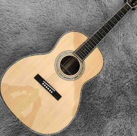 Chine Guitare acoustique personnalisée OEM OOO forme du corps Guitare solide haut de cèdre véritable liant l' abalone et le clavier d' ébano fournisseur