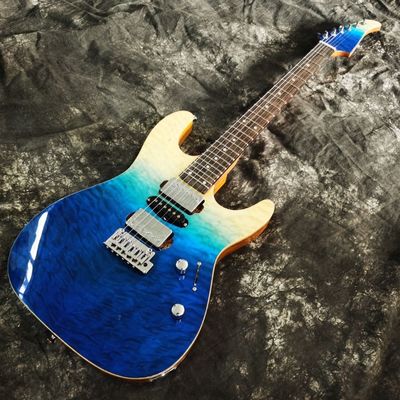 Chine Guitare électrique personnalisée flammeuse 2021 en couleur bleue fournisseur