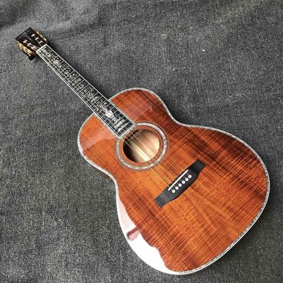 Chine Guitare acoustique personnalisée grand 39&quot; KOA bois 00045 100% toute vraie guitare Abalone Accepter OOO, OM, D forme guitare personnalisée fournisseur