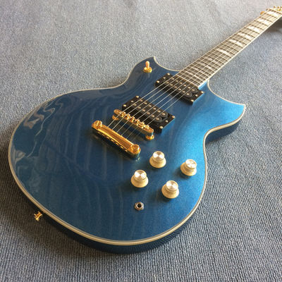 Chine Guitare électrique personnalisée en bleu métallique avec matériel en or fournisseur