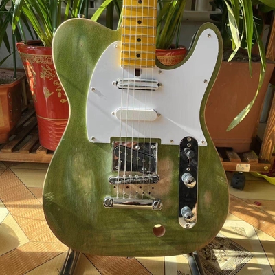 Chine Disponible sur commande Grand TPP Francis Rossi Status Quo Grand Tribute Relic Guitare électrique en couleur verte fournisseur