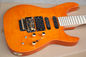 Guitare électrique orange personnalisée avec Floyd Rose, 3 pick-ups, pas de frettes, matériel en or, placage en érable flamme fournisseur