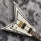 Guitare électrique Grand Jack personnalisée couleur blanche en bandes noires avec matériel en or acceptent la guitare OEM fournisseur