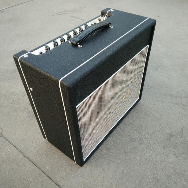 Amplificateur de guitare de tube de style de Vox 30W combiné avec le gain de Reverb, gros commutateur, triple, basse, milieu, volume, Reverb