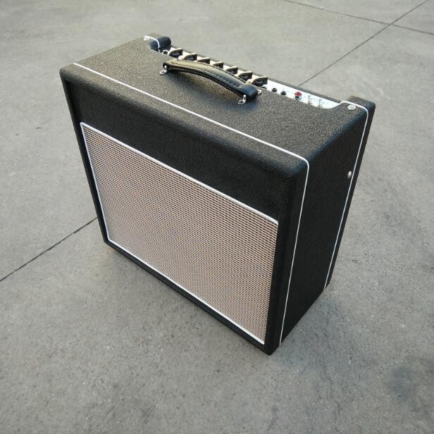 Amplificateur de guitare de tube de style de Vox 30W combiné avec le gain de Reverb, gros commutateur, triple, basse, milieu, volume, Reverb