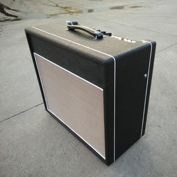 Amplificateur de guitare de tube de style de Vox 30W combiné avec le gain de Reverb, gros commutateur, triple, basse, milieu, volume, Reverb