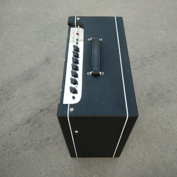 Amplificateur de guitare de tube de style de Vox 30W combiné avec le gain de Reverb, gros commutateur, triple, basse, milieu, volume, Reverb