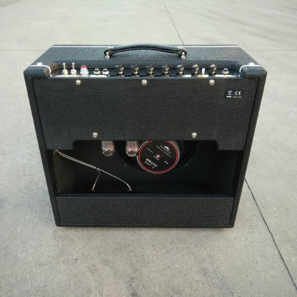 Amplificateur de guitare de tube de style de Vox 30W combiné avec le gain de Reverb, gros commutateur, triple, basse, milieu, volume, Reverb