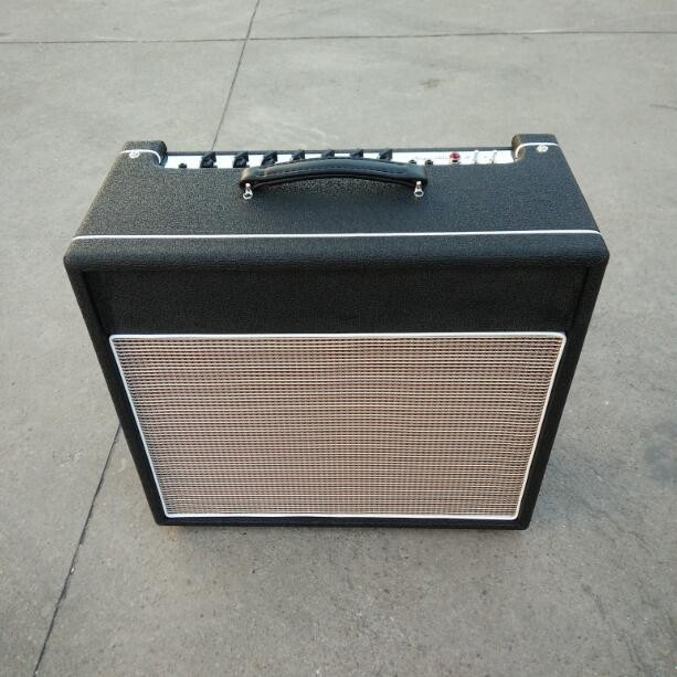Amplificateur de guitare de tube de style de Vox 30W combiné avec le gain de Reverb, gros commutateur, triple, basse, milieu, volume, Reverb