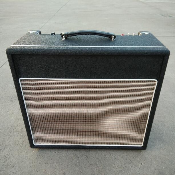 Amplificateur de guitare de tube de style de Vox 30W combiné avec le gain de Reverb, gros commutateur, triple, basse, milieu, volume, Reverb