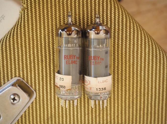 Amplificateur de guitare de tube de tweed avec le trémolo 15W (AT15) de Reverb
