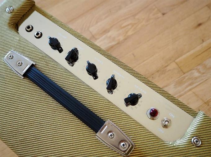 Amplificateur de guitare de tube de tweed avec le trémolo 15W (AT15) de Reverb