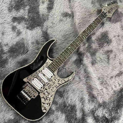 Chine Guitare électrique noire personnalisée avec gardienne en métal Floyd Rose Bridge Chrome Hardware Arbre de vie fournisseur