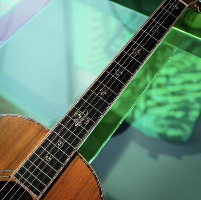 12-Fret Single 0 Shape Guitare faite à la main avec un joint de queue de pigeon OOO Guitare acoustique solide KOA Dos fournisseur
