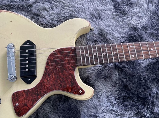 Guitare électrique personnalisée GB Junior Milk Blanc Couleur 1 P90 Pickup Fabriqué à la main lourde relique d'acajou Corps et cou fournisseur