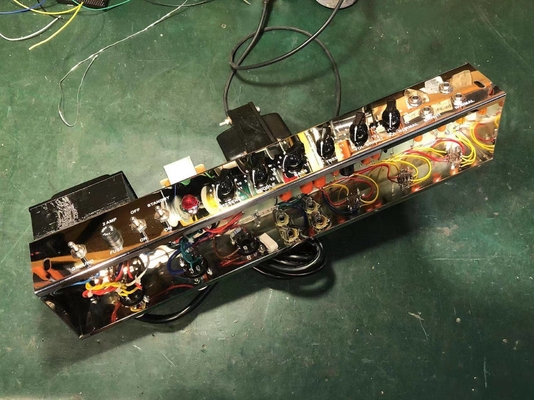 CUSTOM FENDER 5F6A STYLE 59 BASSMAN LTD 4X10 à commande manuelle avec une guitare à tubes fournisseur