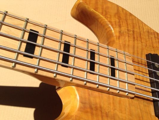 Guitare basse électrique à 5 cordes avec corps en ashwood, position 20 tonnes, clavier d'érable fournisseur