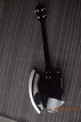 Cort GENE SIMMONS AXE Guitare à 4 cordes Guitare basse électrique En stock fournisseur