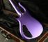 Un pick-up de qualité couvert de violet Prince, peint au cou, à la guitare électrique Guitare fournisseur