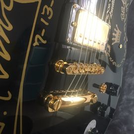 Guitare électrique en noir fournisseur