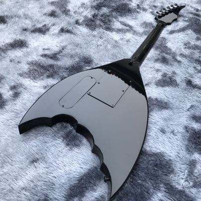 Bat noir sur mesure 6 cordes tremblement de pont guitare électrique corps d'acajou matériel noir fournisseur