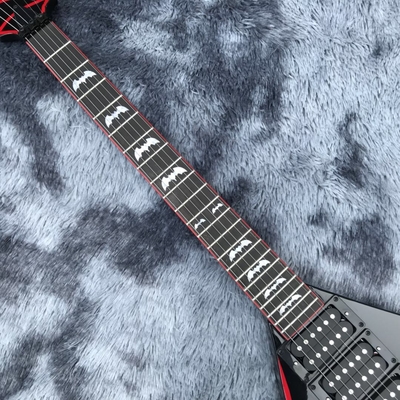 Bat noir sur mesure 6 cordes tremblement de pont guitare électrique corps d'acajou matériel noir fournisseur