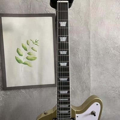 Guitare électrique Firebird en couleur dorée fournisseur