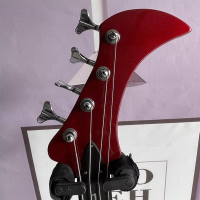 Guitare électrique à 4 cordes irrégulière en forme de corps spécial basse en métal rouge corps solide cou d'érable fournisseur