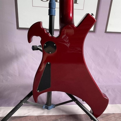 Guitare électrique à 4 cordes irrégulière en forme de corps spécial basse en métal rouge corps solide cou d'érable fournisseur