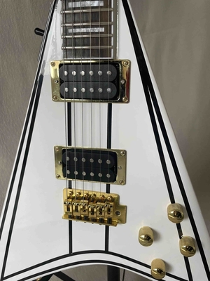 Guitare électrique en forme de V blanc Corps solide HH Pickup Hardware or fournisseur