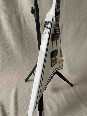 Guitare électrique en forme de V blanc Corps solide HH Pickup Hardware or fournisseur