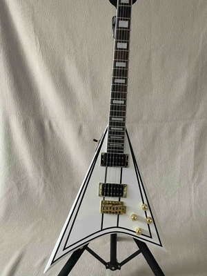 Guitare électrique en forme de V blanc Corps solide HH Pickup Hardware or fournisseur