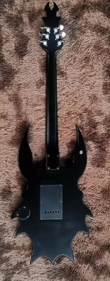 Guitare électrique faite à la main peinture colorée tête de crâne de vache fournisseur