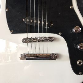 En plus de la guitare électrique, il y a aussi la guitare électrique. fournisseur