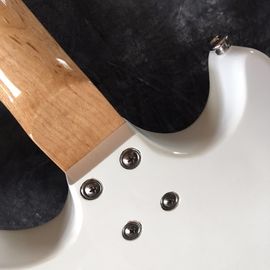 En plus de la guitare électrique, il y a aussi la guitare électrique. fournisseur