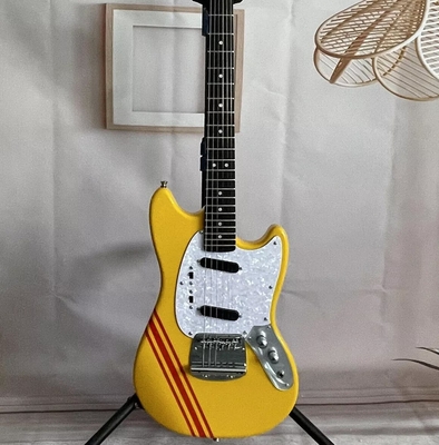 La Fender Mustang Vintera II '70S est une compétition. fournisseur