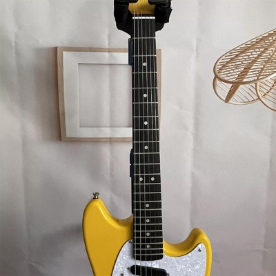 La Fender Mustang Vintera II '70S est une compétition. fournisseur
