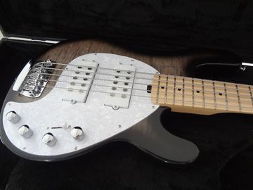 Guitare basse à 5 cordes Erine Ball Sting Ray 5 Corps gris couvert d'érable Cou et clavier d'érable fournisseur