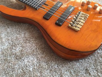 Guitare basse à 6 cordes JP2 jaune couvert corps d'érable arrière et avant Pickups actifs Golden bridges et accordateur Alder avec ebo fournisseur
