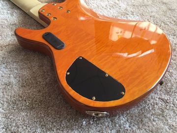 Guitare basse à 6 cordes JP2 jaune couvert corps d'érable arrière et avant Pickups actifs Golden bridges et accordateur Alder avec ebo fournisseur