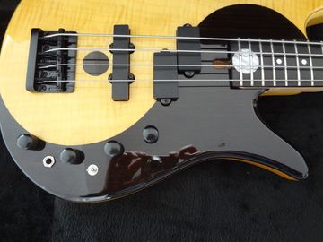 Guitare basse à 4 cordes Fodera guitare basse personnalisée Alder avec haut d'érable flamboyant Corps de conception Taiji MOP logo incrusté fournisseur