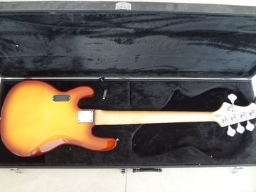 5 cordes basses guitare Ernie Ball Musicien Sting Ray5 basse couleur Sunburst fournisseur