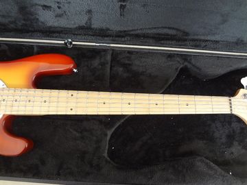 5 cordes basses guitare Ernie Ball Musicien Sting Ray5 basse couleur Sunburst fournisseur