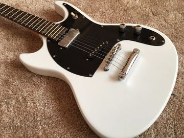 Guitare électrique personnalisée couleur blanche Logo Mosrite corps inversé 6 cordes Guitare électrique usine fourniture directe fournisseur