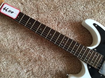 Guitare électrique personnalisée couleur blanche Logo Mosrite corps inversé 6 cordes Guitare électrique usine fourniture directe fournisseur