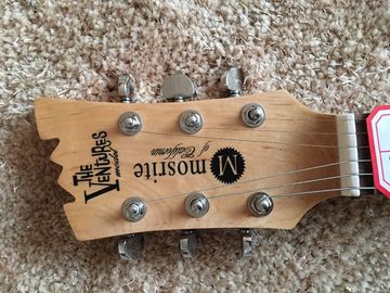 Guitare électrique personnalisée couleur blanche Logo Mosrite corps inversé 6 cordes Guitare électrique usine fourniture directe fournisseur