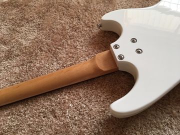 Guitare électrique personnalisée couleur blanche Logo Mosrite corps inversé 6 cordes Guitare électrique usine fourniture directe fournisseur